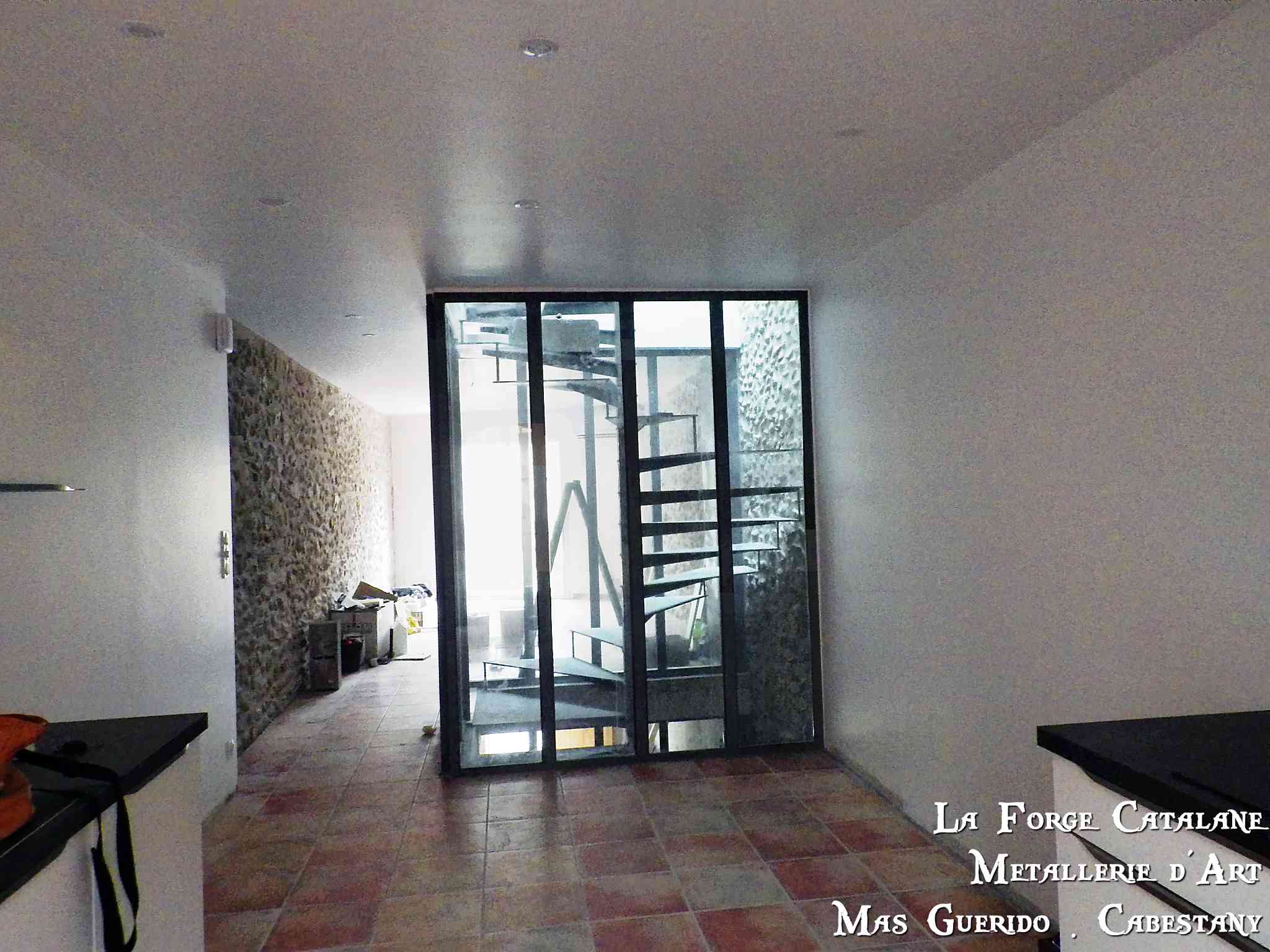 verriere sur tremie d'escalier helicoidal fer forge catalane (2).jpg